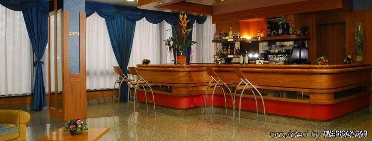 Hotel Sailing Center Malcesine Restaurant photo