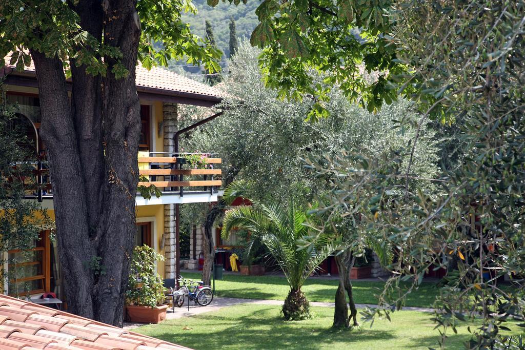 Hotel Sailing Center Malcesine Exterior photo