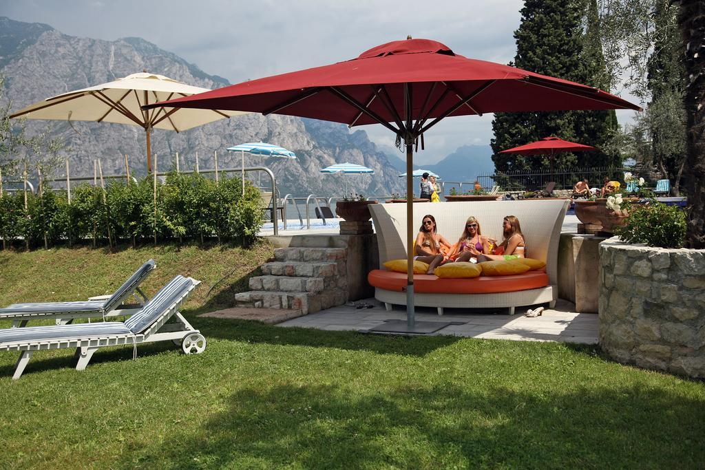 Hotel Sailing Center Malcesine Exterior photo